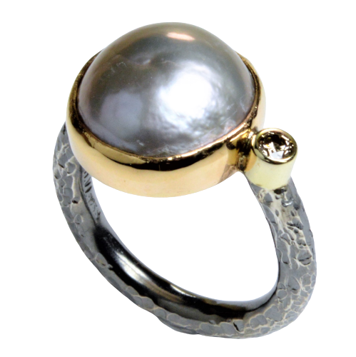 Sølvring unikat ,med guld fatninger, med barok lysegrå perle, og 0,03 brilliant wsi