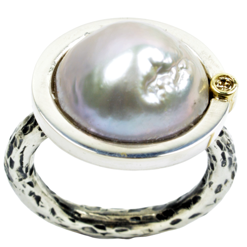 Unikat sølvring med lysegrå perle samt brillant 0,03 wsi størrelse 